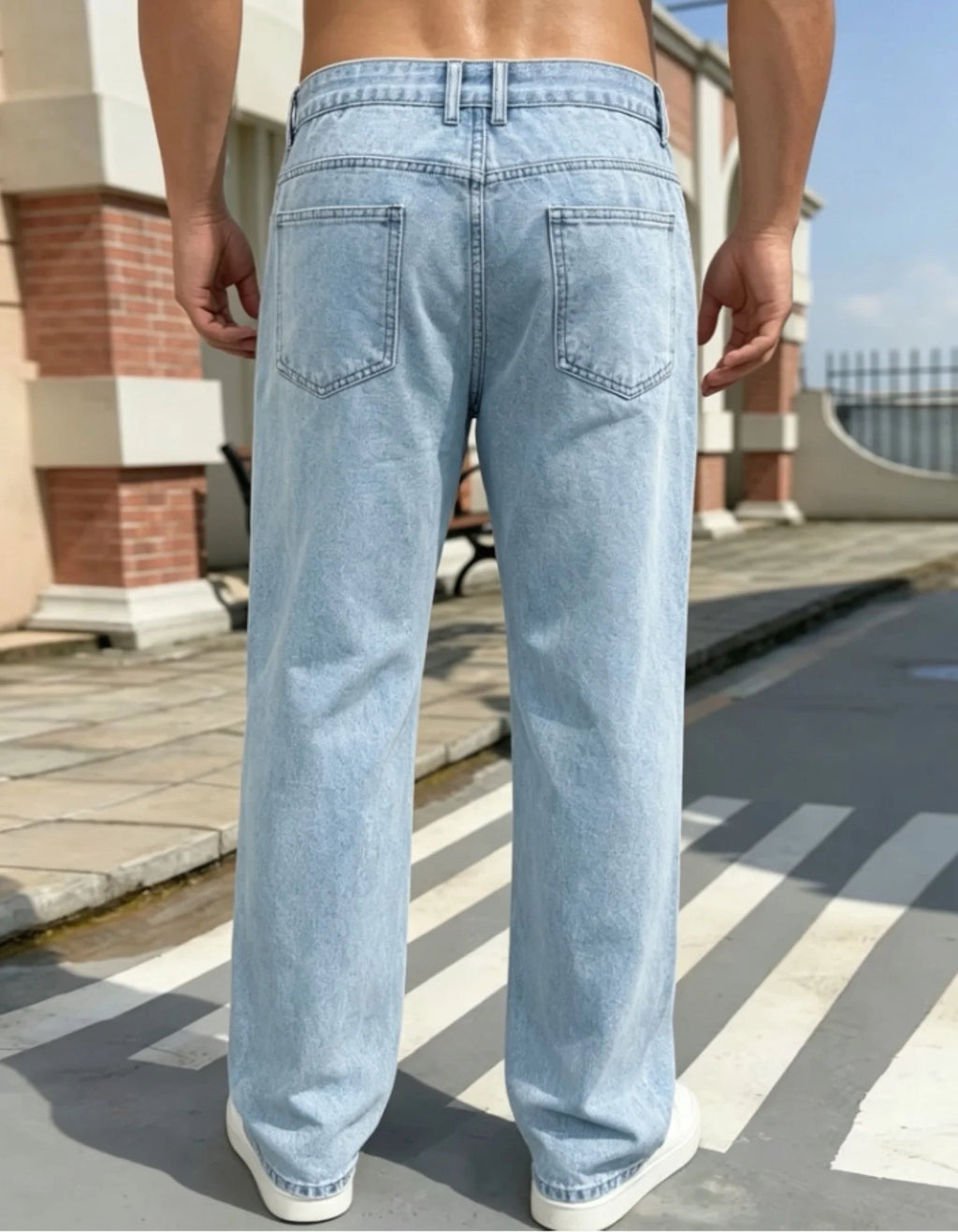 Light Blue Men's Casual Straight-leg Jeans.