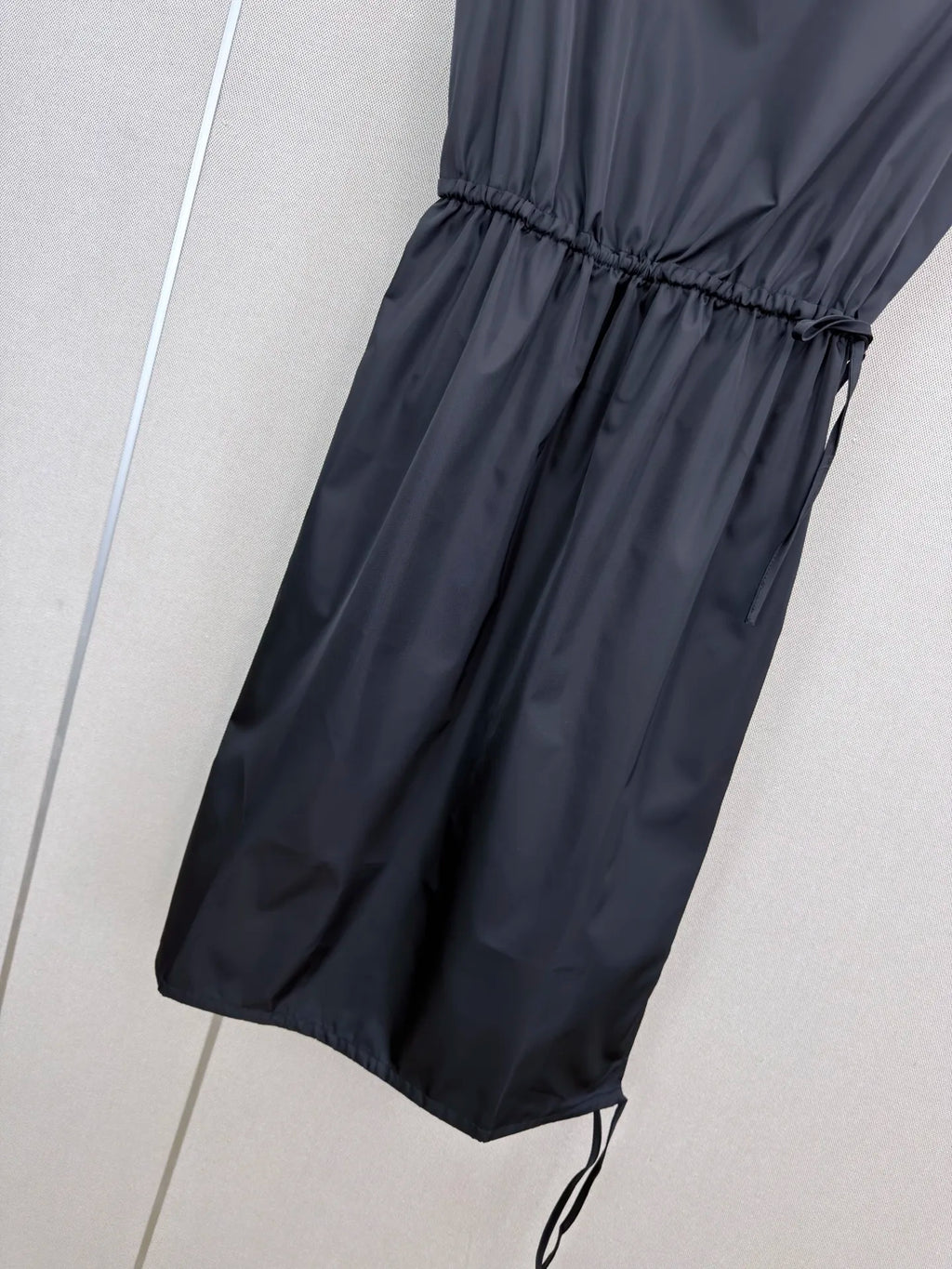 Women's Sleeveless Solid Color Dress.