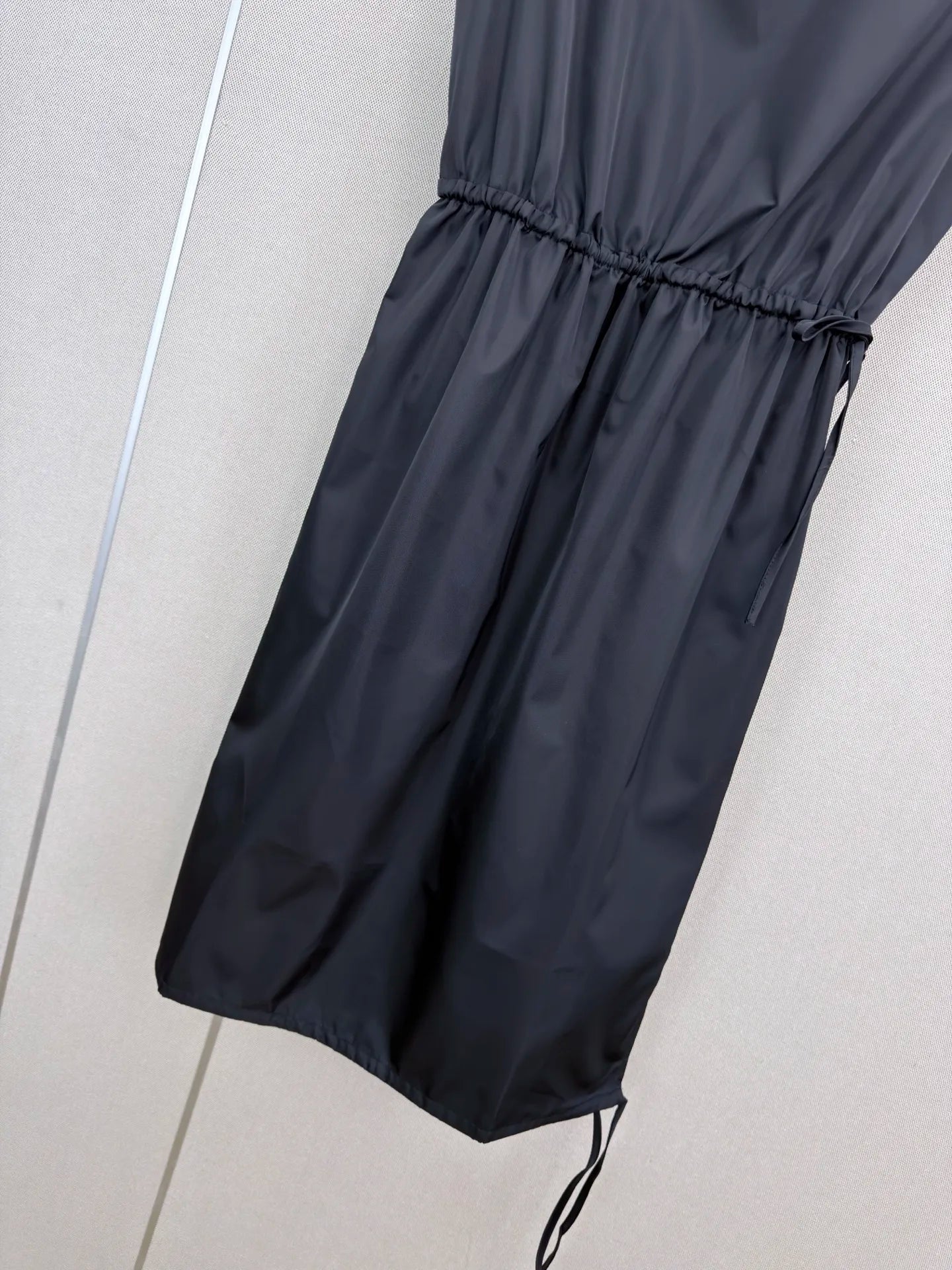 Women's Sleeveless Solid Color Dress.