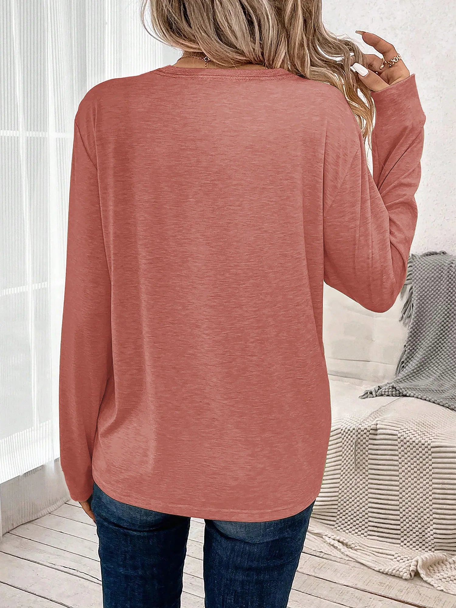 Women's Casual Long Sleeve Round Neck T-Shirt.