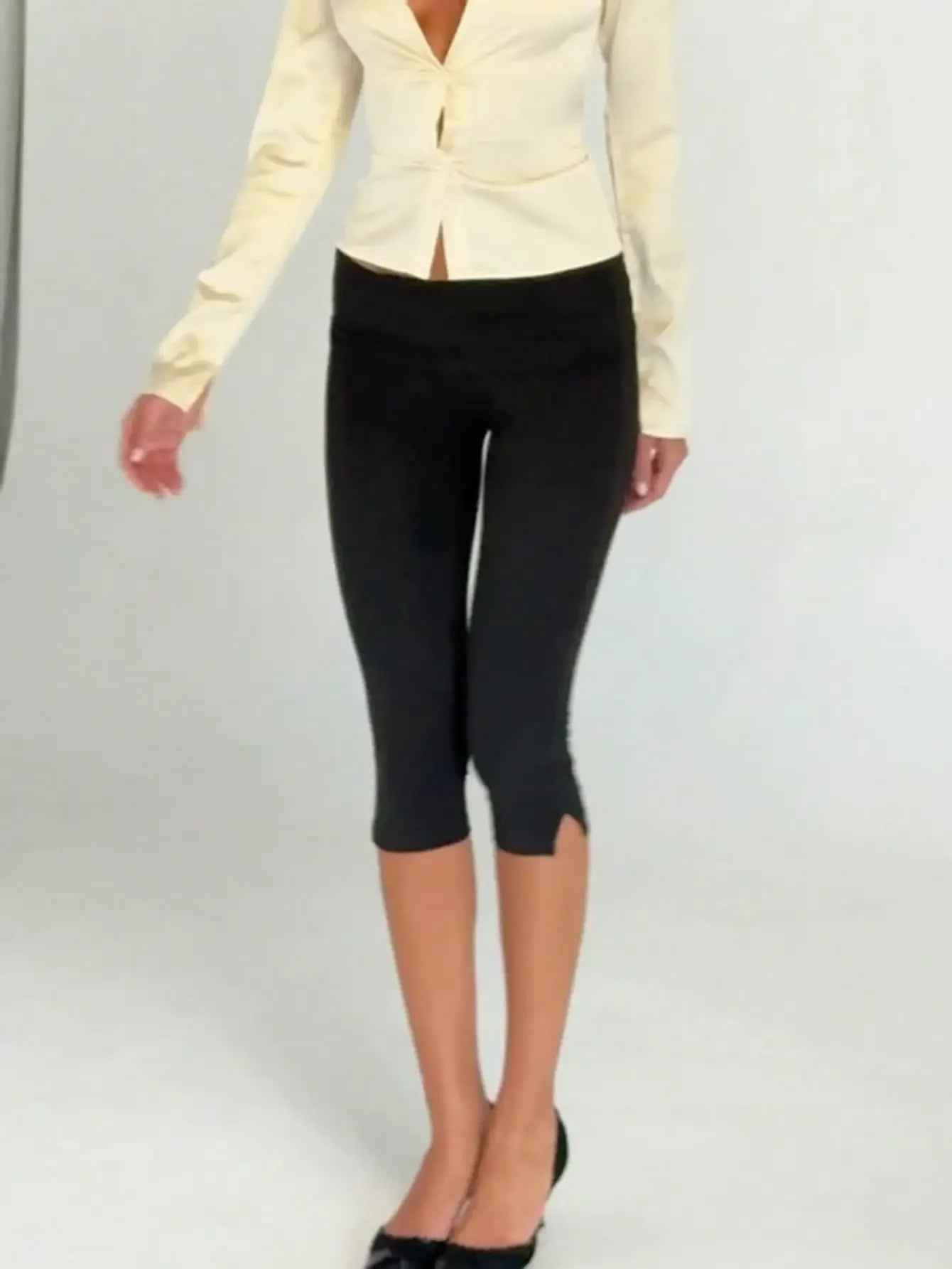 Women's Low Waist White Capri Leggings.
